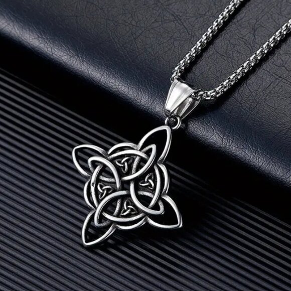 Celtic Witch Knot Pendant Necklace with Heavy Chain NWT - Picture 2 of 4